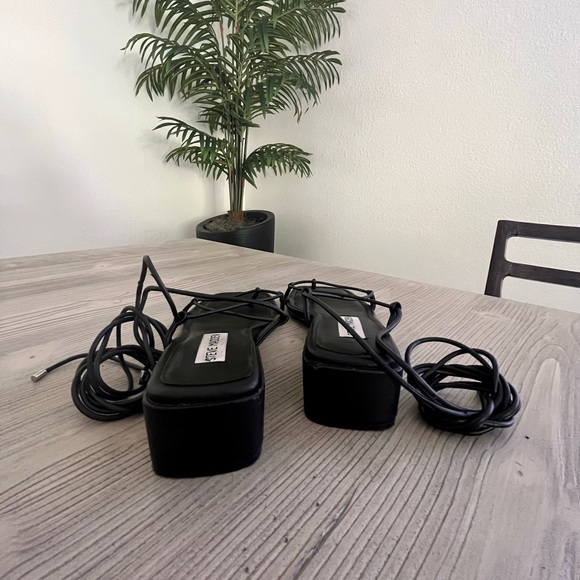 FINAL SALE-Steve Madden- Claremont sandal in black size 9 - Picture 9 of 10